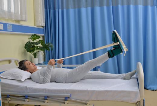 B-009 下肢矯形訓(xùn)練鞋 (2)_副本